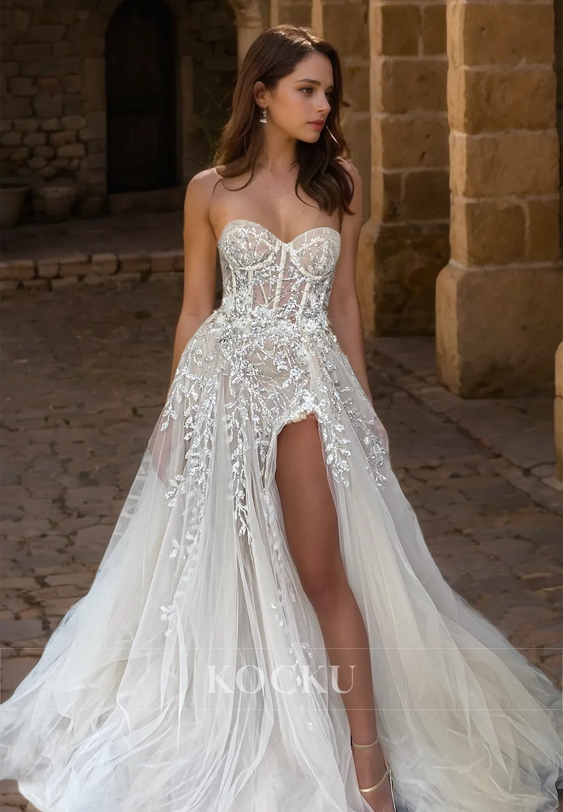 A-Line Sweetheart Wedding Dress Sleeveless Lace Appliques Stripe Bridal Gowns with Slit