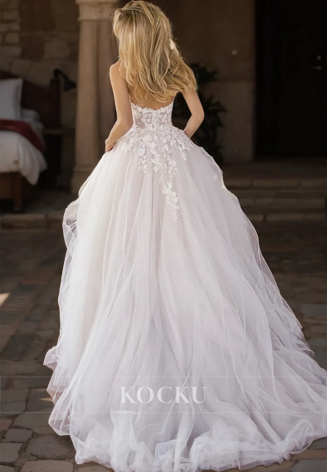 Sweetheart A-Line Sleeveless Beach Wedding Dress Stripe Pleats Lace Boho Dress with Appliques