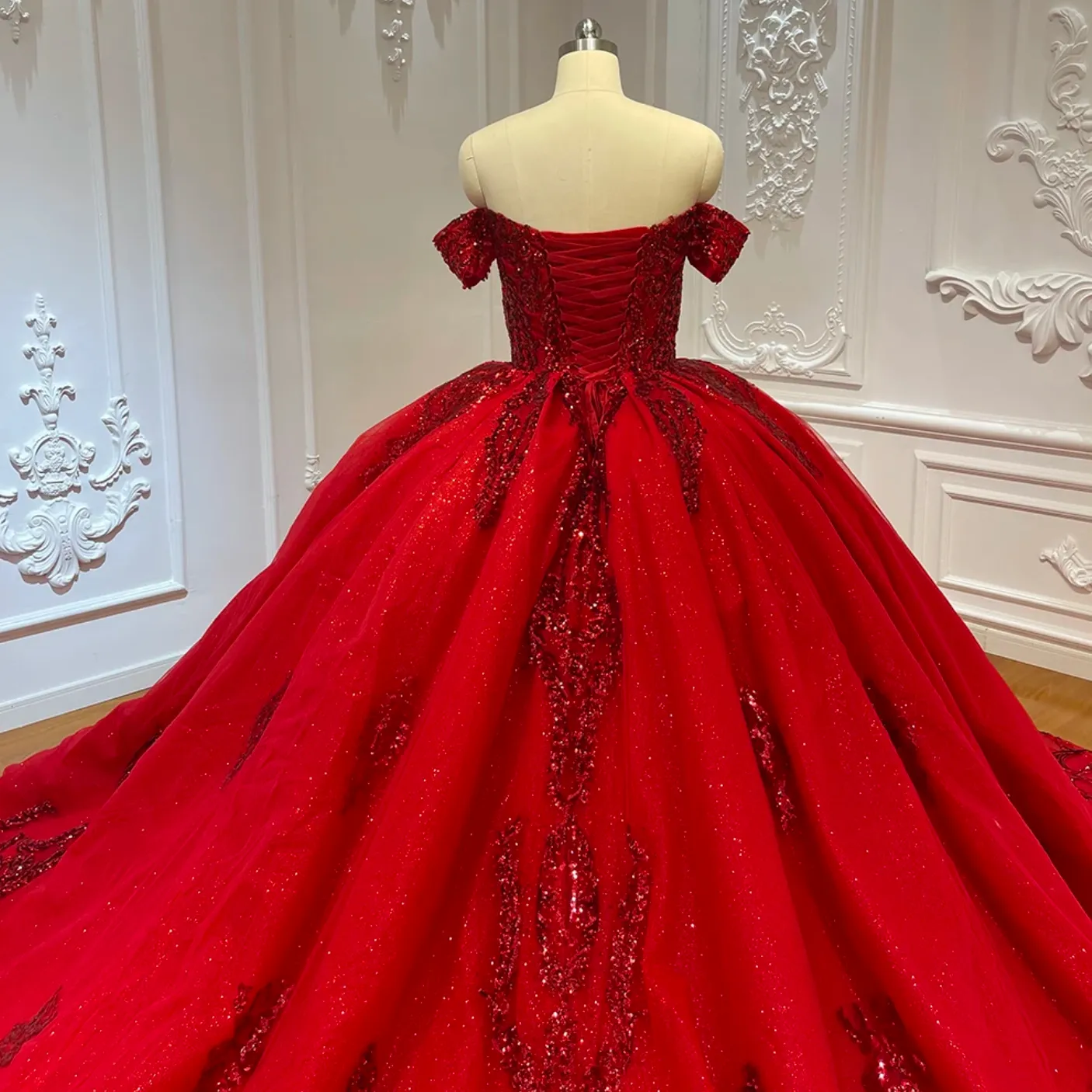 Sweetheart Red Dress Sparkly Sequins Luxury Ball Gown Quinceañera Dress