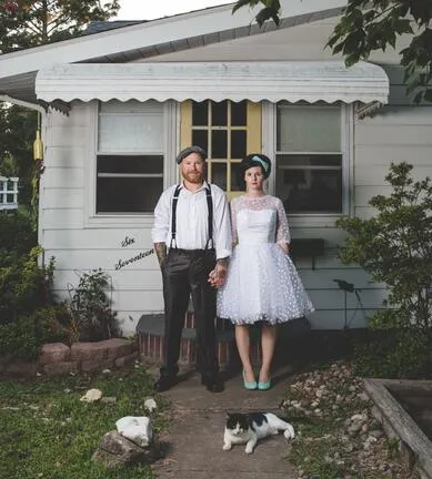 Vintage Country Style Short Polka Dot Wedding Dress with Sleeves